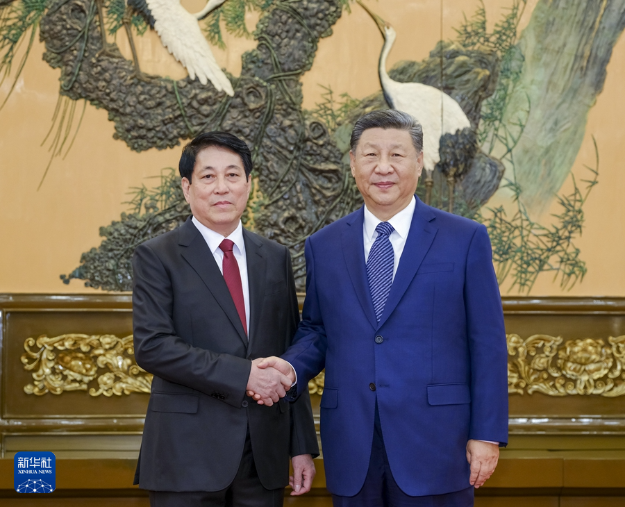 10月11日，中共中央总书记、国家主席习近平在北京人民大会堂会见越共中央政治局委员、中央书记处常务书记梁强。