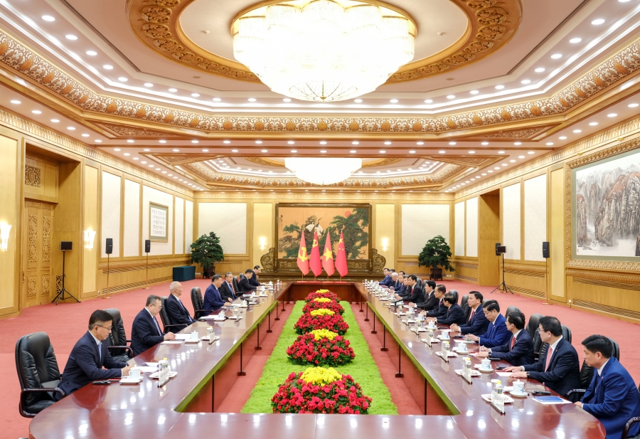 10月11日，中共中央总书记、国家主席习近平在北京人民大会堂会见越共中央政治局委员、中央书记处常务书记梁强。