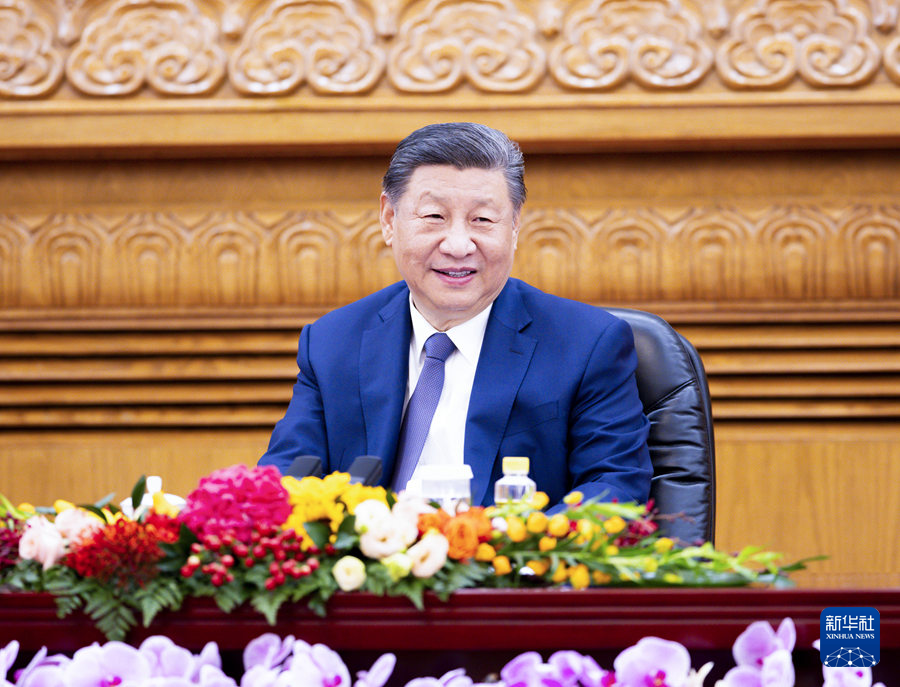 10月11日上午，国家主席习近平在北京人民大会堂集体会见出席中国国际友好大会暨中国人民对外友好协会成立70周年纪念活动的外方嘉宾。