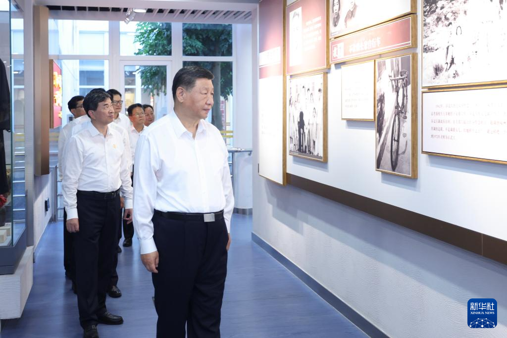 10月15日至16日，中共中央总书记、国家主席、中央军委主席习近平在福建考察。这是15日下午，习近平在漳州市东山县谷文昌纪念馆考察。