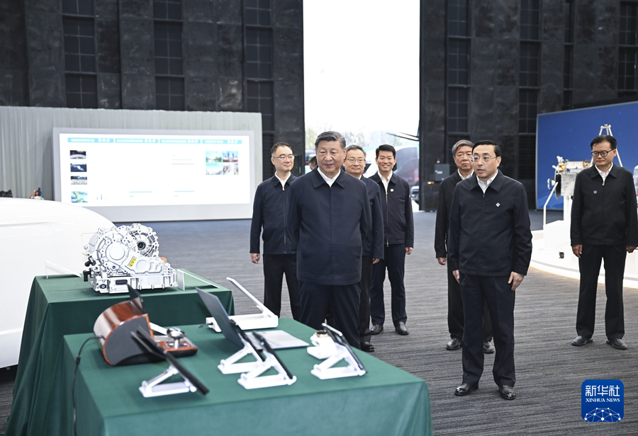 10月17日至18日，中共中央总书记、国家主席、中央军委主席习近平在安徽考察。这是17日下午，习近平在合肥滨湖科学城察看安徽省重大科技创新成果集中展示。