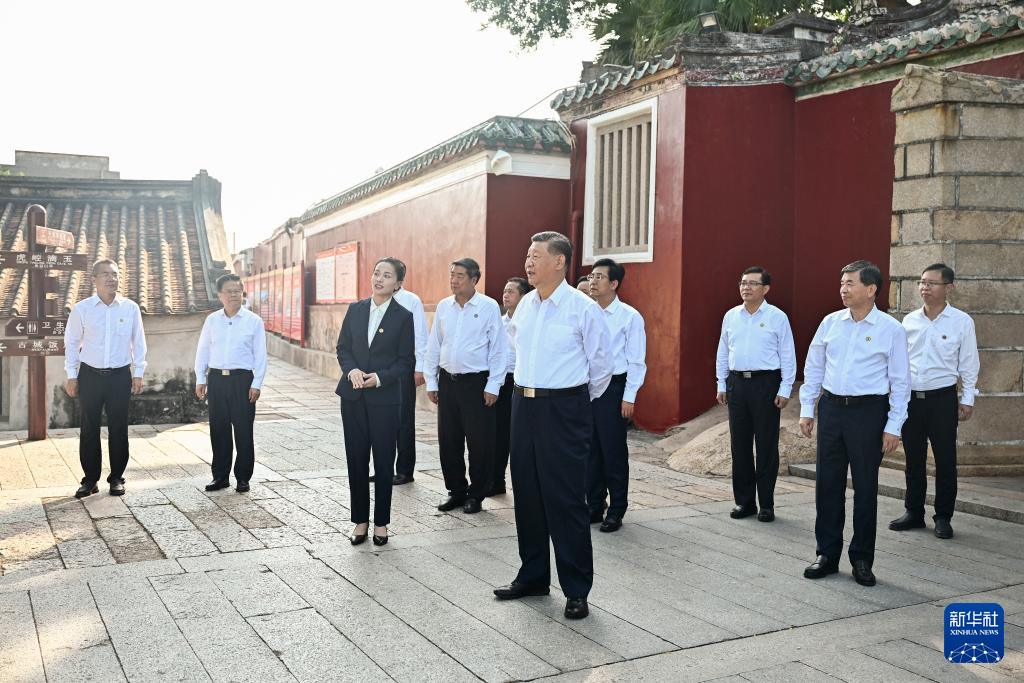 10月15日至16日，中共中央总书记、国家主席、中央军委主席习近平在福建考察。这是15日下午，习近平在漳州市东山县关帝文化产业园考察。