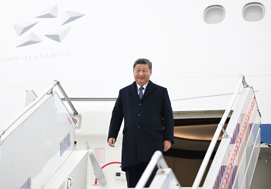 当地时间10月22日中午，国家主席习近平乘专机抵达喀山，应俄罗斯联邦总统普京邀请，出席金砖国家领导人第十六次会晤。