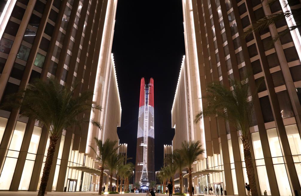 这是2024年10月21日拍摄的埃及新行政首都中央商务区夜景。