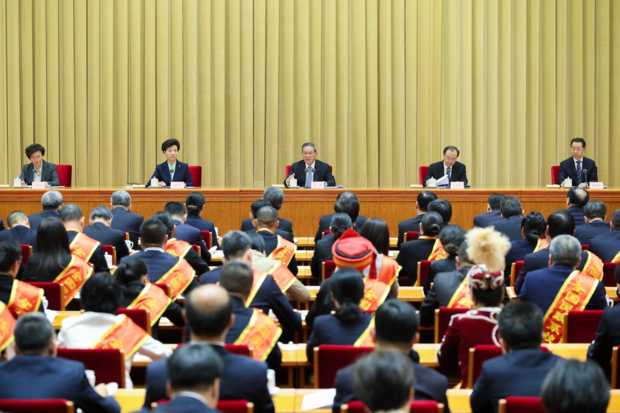 10月25日至26日，第十五次全国民政会议在北京召开。中共中央政治局常委、国务院总理李强出席会议并讲话。