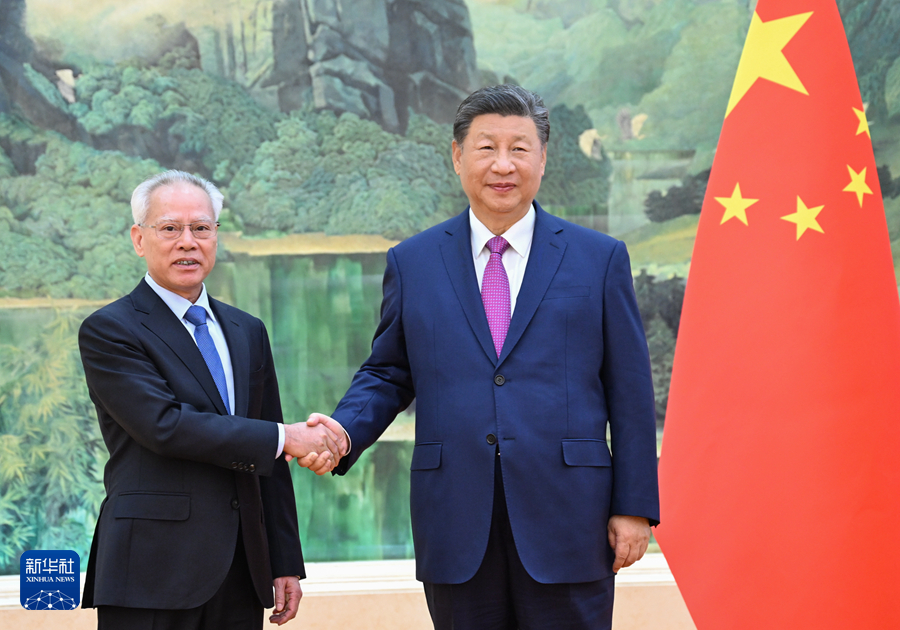 11月1日下午，国家主席习近平在北京人民大会堂会见新当选并获中央政府任命的澳门特别行政区第六任行政长官岑浩辉。