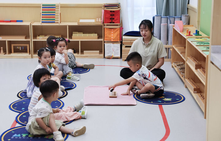 2024年8月20日，在嘉兴市南湖区东栅街道的一家托育机构里，小朋友在上课。