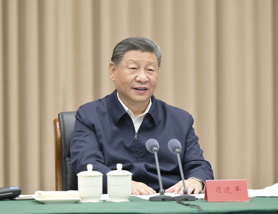 12月17日下午，中共中央总书记、国家主席、中央军委主席习近平在海南三亚听取海南省委和省政府工作汇报，发表了重要讲话。