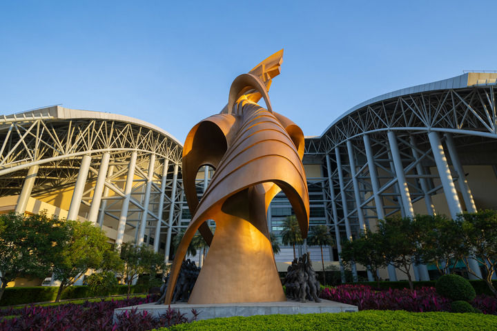 这是2024年12月2日拍摄的东亚运动会体育馆外景。