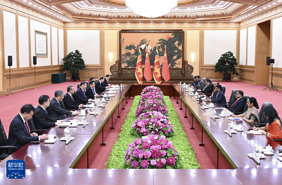 1月15日下午，国家主席习近平在北京人民大会堂同来华进行国事访问的斯里兰卡总统迪萨纳亚克举行会谈。