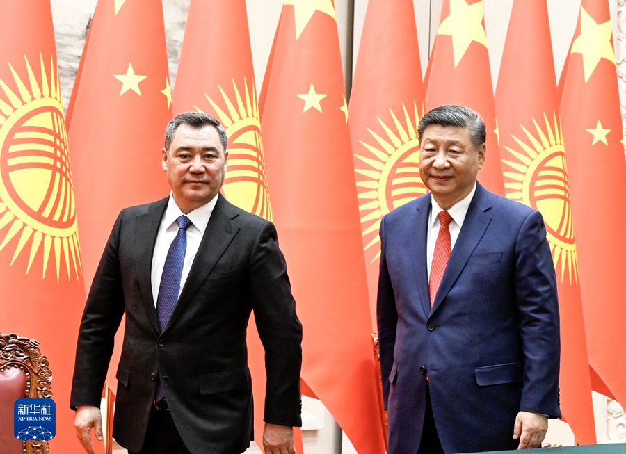 2月5日上午，国家主席习近平在北京人民大会堂同来华进行国事访问的吉尔吉斯斯坦总统扎帕罗夫举行会谈。