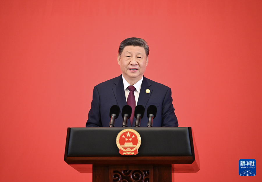 2月7日中午，国家主席习近平和夫人彭丽媛在黑龙江省哈尔滨市太阳岛宾馆举行宴会，欢迎来华出席哈尔滨第九届亚洲冬季运动会开幕式的国际贵宾。这是习近平发表致辞。