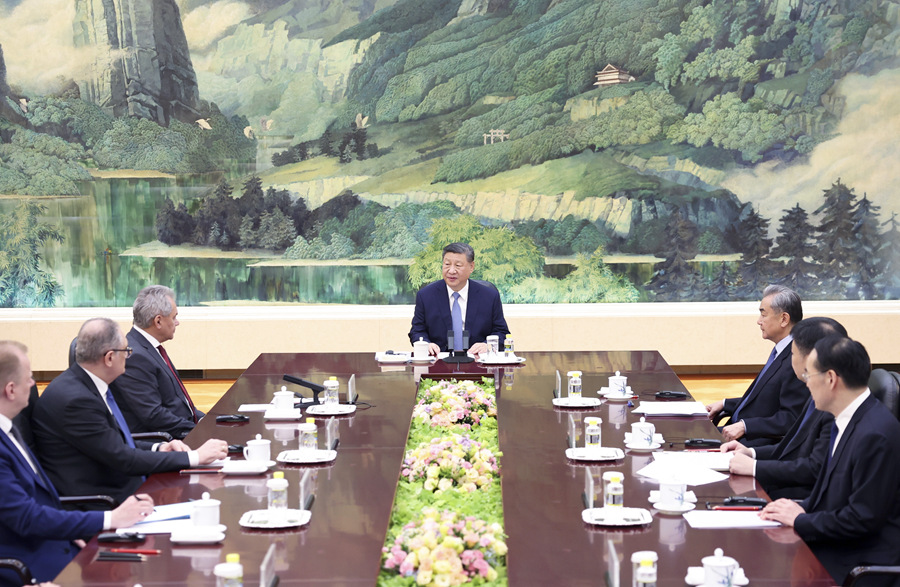 2月28日下午，国家主席习近平在北京人民大会堂会见俄罗斯联邦安全会议秘书绍伊古。