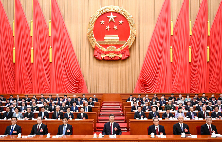 3月5日，第十四届全国人民代表大会第三次会议在北京人民大会堂开幕。党和国家领导人习近平、李强、王沪宁、蔡奇、丁薛祥、李希、韩正等出席大会。