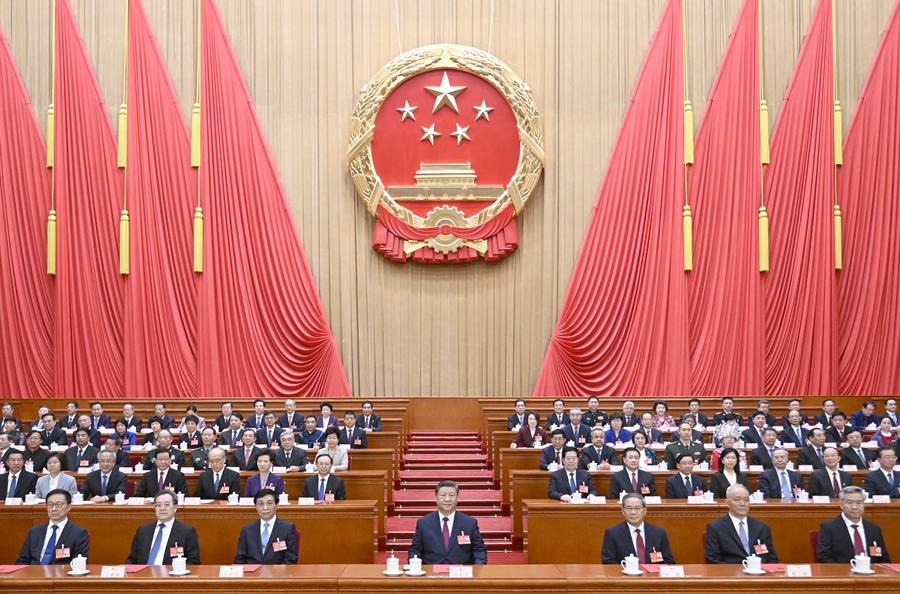 3月11日下午，第十四届全国人民代表大会第三次会议在北京人民大会堂闭幕。党和国家领导人习近平、李强、王沪宁、蔡奇、丁薛祥、李希、韩正等在主席台就座。