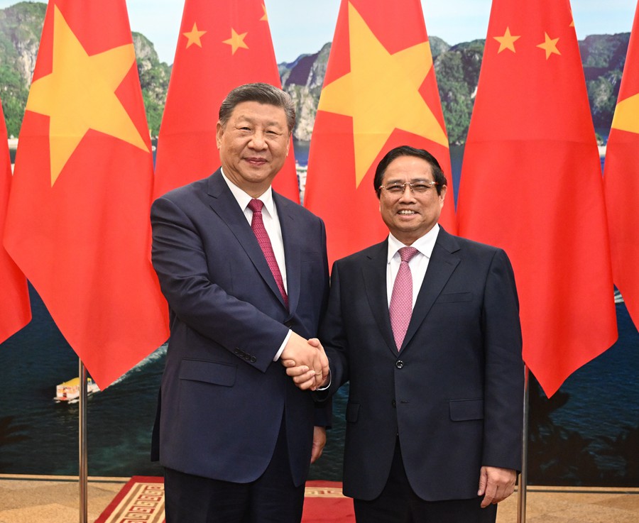 4月14日晚，国家主席习近平在越共中央驻地会见越南总理范明政。