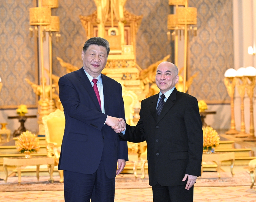4月17日下午，柬埔寨国王西哈莫尼同中国国家主席习近平在金边王宫举行会见。