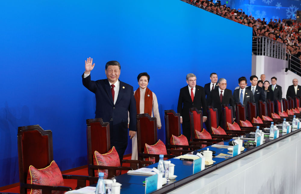 2月7日晚，第九届亚洲冬季运动会在黑龙江省哈尔滨市隆重开幕。习近平等党和国家领导人出席开幕式。
