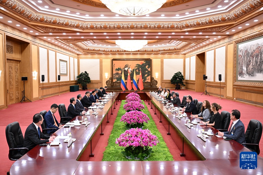 5月14日上午，国家主席习近平在北京人民大会堂会见来华出席中拉论坛第四届部长级会议的哥伦比亚总统佩特罗。