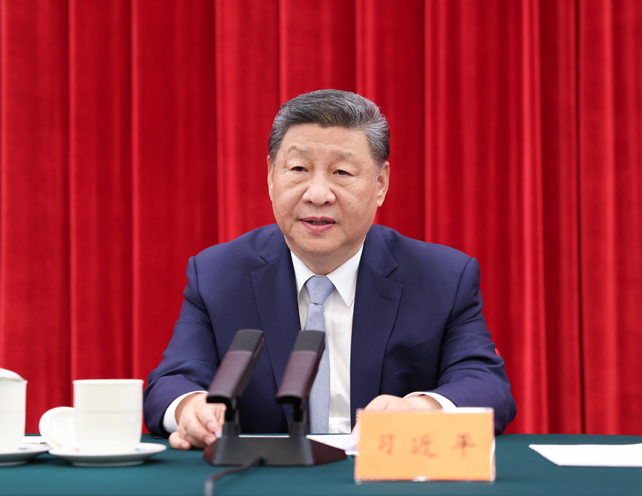 6月13日，中共中央在北京人民大会堂举行纪念陈云同志诞辰120周年座谈会。中共中央总书记、国家主席、中央军委主席习近平发表重要讲话。