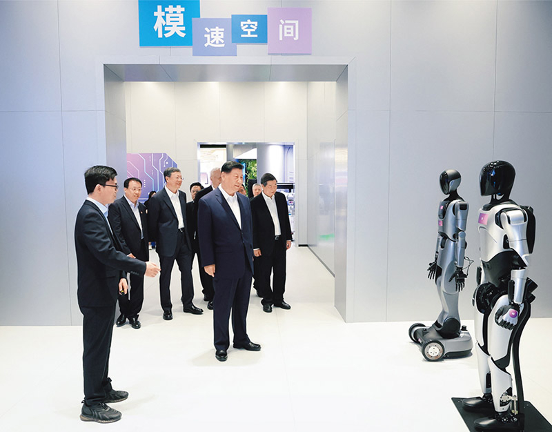 2025年4月29日，中共中央总书记、国家主席、中央军委主席习近平在上海考察。这是习近平在位于徐汇区的上海“模速空间”大模型创新生态社区，听取相关技术研发和企业生产经营介绍。