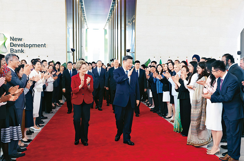 2025年4月29日上午，国家主席习近平在上海访问金砖国家新开发银行，并会见新开发银行行长罗塞芙。