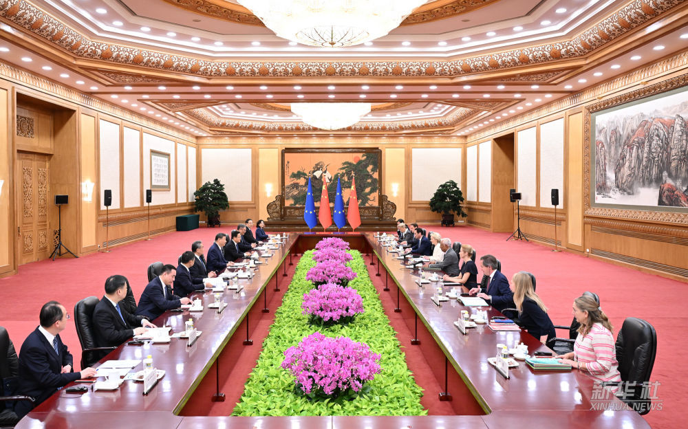 7月24日上午，国家主席习近平在北京人民大会堂会见来华举行第二十五次中国—欧盟领导人会晤的欧洲理事会主席科斯塔和欧盟委员会主席冯德莱恩。