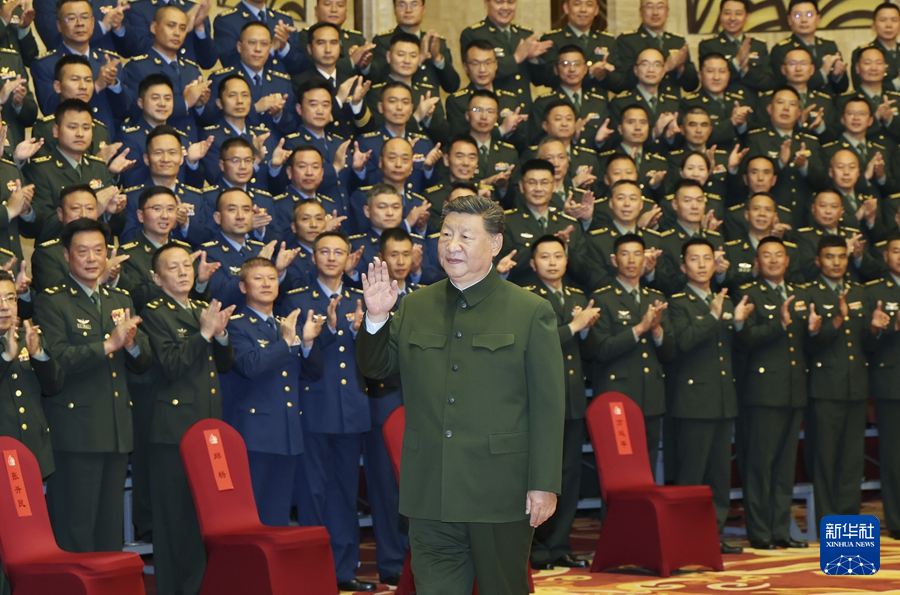 8月20日下午，中共中央总书记、国家主席、中央军委主席习近平在拉萨亲切接见驻西藏部队官兵代表，并同大家合影留念。