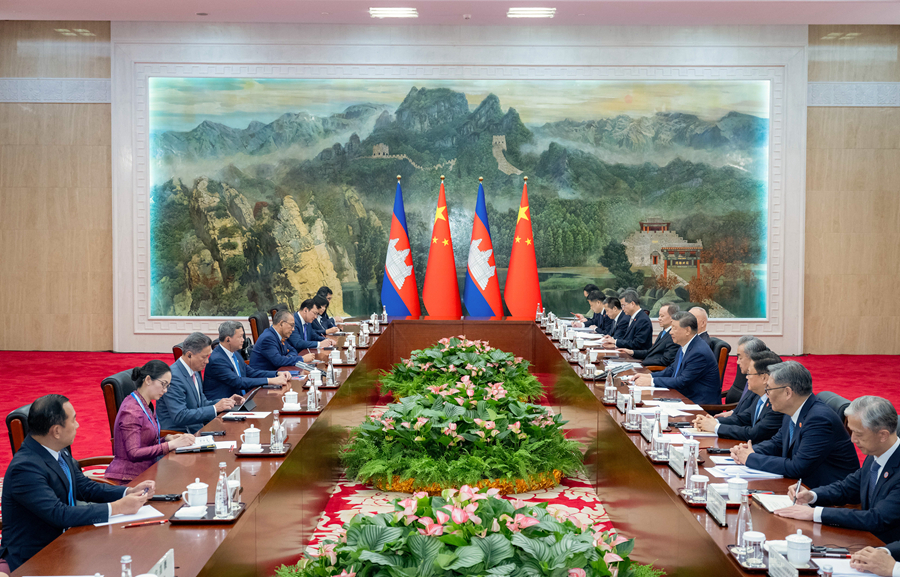 8月30日下午，国家主席习近平在天津迎宾馆会见来华出席2025年上海合作组织峰会的柬埔寨首相洪玛奈。