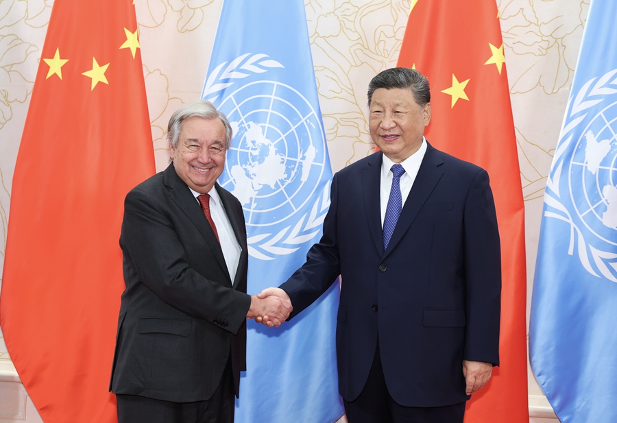 8月30日下午，国家主席习近平在天津迎宾馆会见来华出席2025年上海合作组织峰会的联合国秘书长古特雷斯。