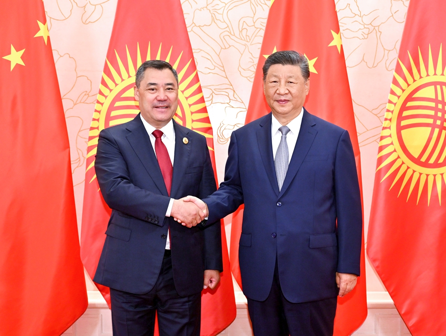8月31日上午，国家主席习近平在天津迎宾馆会见来华出席2025年上海合作组织峰会和纪念中国人民抗日战争暨世界反法西斯战争胜利80周年活动的吉尔吉斯斯坦总统扎帕罗夫。