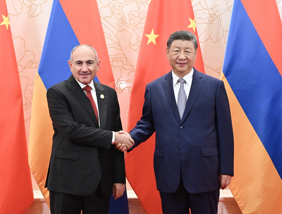 8月31日上午，国家主席习近平在天津迎宾馆会见来华出席2025年上海合作组织峰会和纪念中国人民抗日战争暨世界反法西斯战争胜利80周年活动的亚美尼亚总理帕什尼扬。