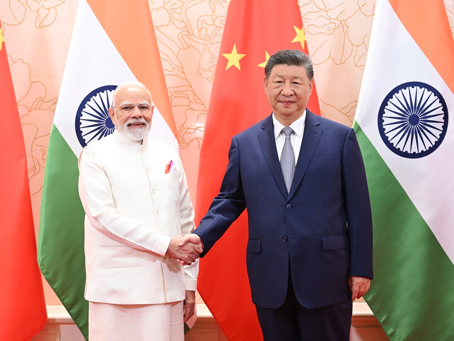 8月31日中午，国家主席习近平在天津迎宾馆会见来华出席2025年上海合作组织峰会的印度总理莫迪。