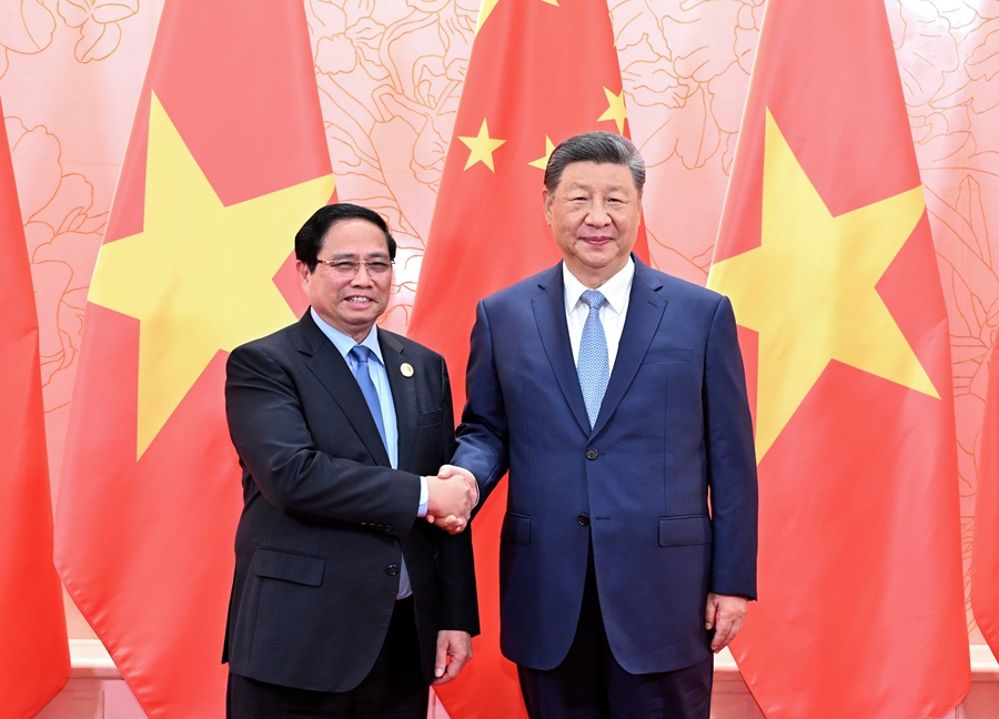 8月31日下午，国家主席习近平在天津迎宾馆会见来华出席2025年上海合作组织峰会的越南总理范明政。