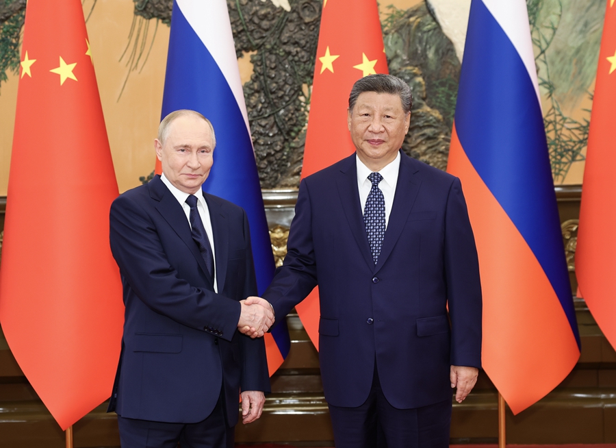9月2日上午，国家主席习近平在北京人民大会堂同来华出席2025年上海合作组织峰会和纪念中国人民抗日战争暨世界反法西斯战争胜利80周年活动的俄罗斯总统普京举行会谈。