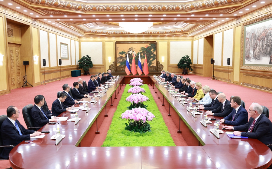9月2日上午，国家主席习近平在北京人民大会堂同来华出席2025年上海合作组织峰会和纪念中国人民抗日战争暨世界反法西斯战争胜利80周年活动的俄罗斯总统普京举行会谈。