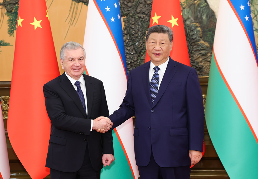 9月2日上午，国家主席习近平在北京人民大会堂会见来华出席2025年上海合作组织峰会和纪念中国人民抗日战争暨世界反法西斯战争胜利80周年活动的乌兹别克斯坦总统米尔济约耶夫。