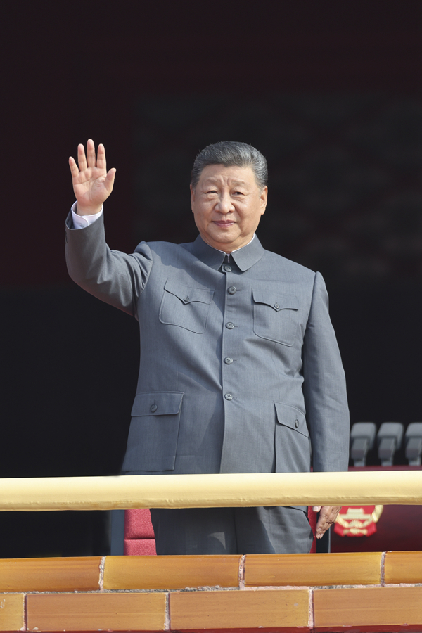 9月3日，纪念中国人民抗日战争暨世界反法西斯战争胜利80周年大会在北京天安门广场隆重举行。中共中央总书记、国家主席、中央军委主席习近平发表重要讲话并检阅受阅部队。这是习近平在天安门城楼上。