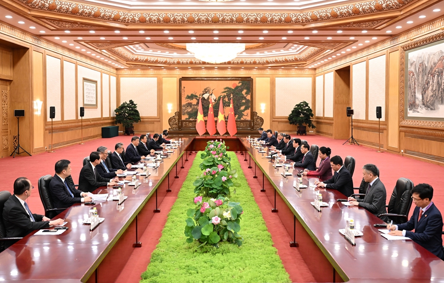 9月4日上午，国家主席习近平在北京人民大会堂会见来华出席纪念中国人民抗日战争暨世界反法西斯战争胜利80周年活动的越南国家主席梁强。