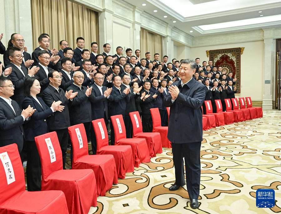 9月23日下午，中共中央总书记、国家主席、中央军委主席习近平在乌鲁木齐亲切接见援疆干部代表。