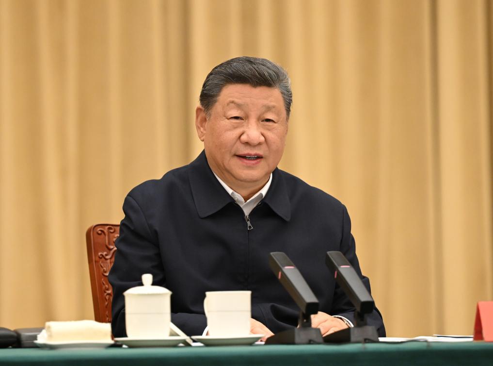 9月24日下午，率中央代表团出席新疆维吾尔自治区成立70周年庆祝活动的中共中央总书记、国家主席、中央军委主席习近平在乌鲁木齐听取新疆维吾尔自治区党委和政府工作汇报，发表了重要讲话。