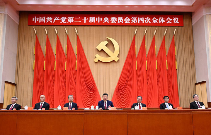 中国共产党第二十届中央委员会第四次全体会议,于2025年10月20日至23日在北京举行。这是习近平、李强、赵乐际、王沪宁、蔡奇、丁薛祥、李希等在主席台上。 中国共产党第二十届中央委员会第四次全体会议,于2025年10月20日至23日在北京举行。这是习近平、李强、赵乐际、王沪宁、蔡奇、丁薛祥、李希等在主席台上。