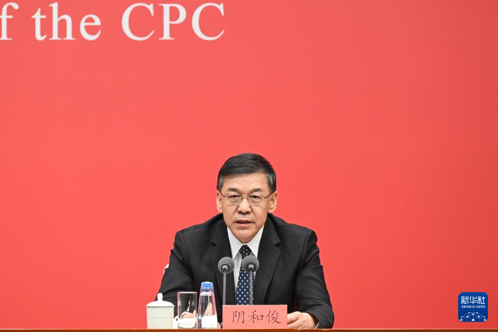 这是科技部党组书记、部长阴和俊在介绍情况。 这是科技部党组书记、部长阴和俊在介绍情况。