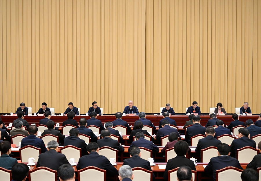 12月15日,未成年人思想道德建设工作座谈会在北京召开。会上传达了中共中央总书记、国家主席、中央军委主席习近平重要指示。中共中央政治局常委、中央书记处书记蔡奇出席会议并讲话。 12月15日,未成年人思想道德建设工作座谈会在北京召开。会上传达了中共中央总书记、国家主席、中央军委主席习近平重要指示。中共中央政治局常委、中央书记处书记蔡奇出席会议并讲话。