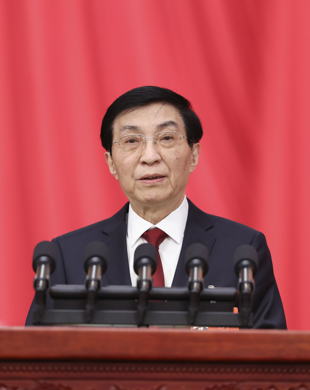 3月4日下午，中国人民政治协商会议第十四届全国委员会第四次会议在北京人民大会堂开幕。这是全国政协主席王沪宁代表政协第十四届全国委员会常务委员会，向大会报告工作。