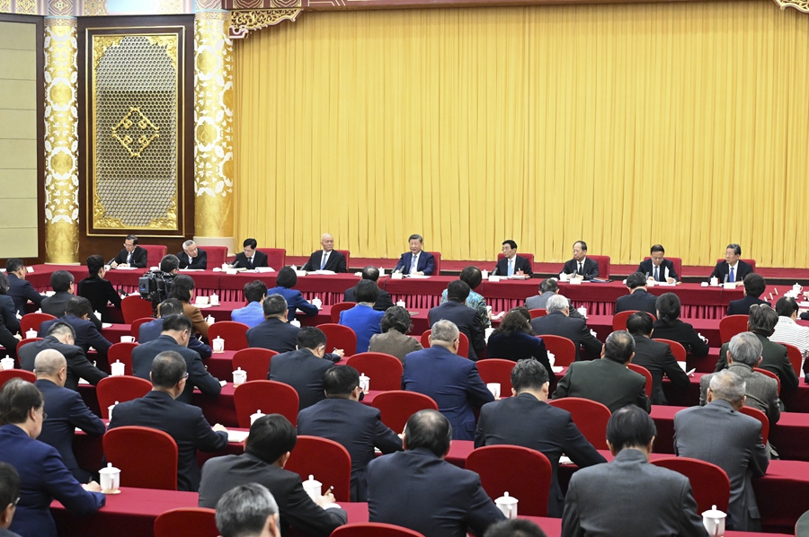 3月6日下午，中共中央总书记、国家主席、中央军委主席习近平看望参加全国政协十四届四次会议的农工党、九三学社、医药卫生界、社会福利和社会保障界委员，并参加联组会，听取意见和建议。中共中央政治局常委、全国政协主席王沪宁，中共中央政治局常委、中央办公厅主任蔡奇参加看望和讨论。