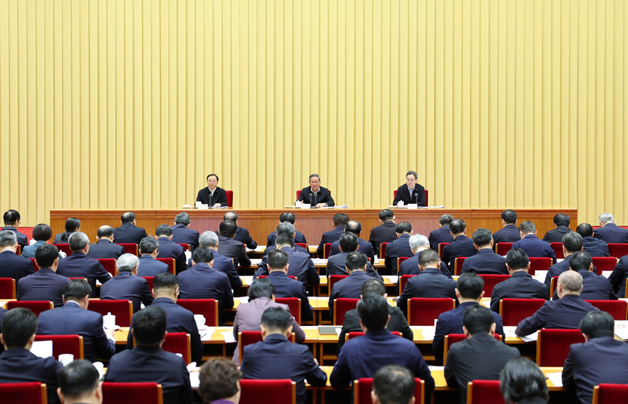 4月7日至8日，全国服务业大会在北京召开。会上传达了中共中央总书记、国家主席、中央军委主席习近平重要指示。中共中央政治局常委、国务院总理李强出席会议并讲话，中共中央政治局常委、国务院副总理丁薛祥作总结讲话。