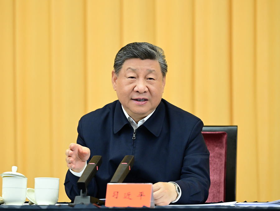 4月30日上午，中共中央总书记、国家主席、中央军委主席习近平在上海出席加强基础研究座谈会并发表重要讲话。
