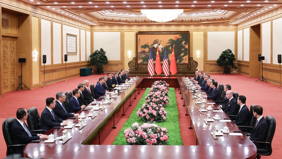 5月14日上午，国家主席习近平在北京人民大会堂同来华进行国事访问的美国总统特朗普举行会谈。