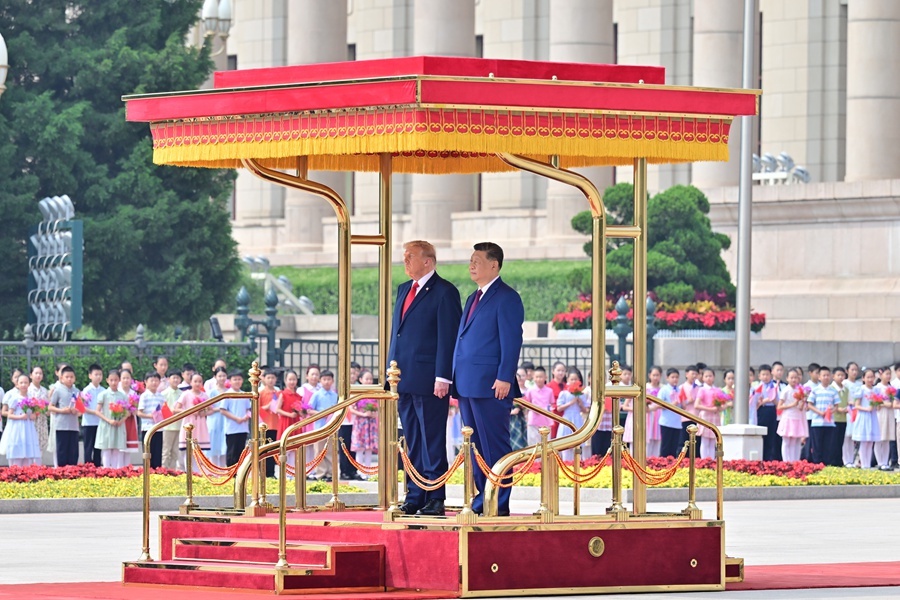 5月14日上午，国家主席习近平在北京人民大会堂同来华进行国事访问的美国总统特朗普举行会谈。会谈前，习近平在人民大会堂东门外广场为特朗普举行欢迎仪式。
